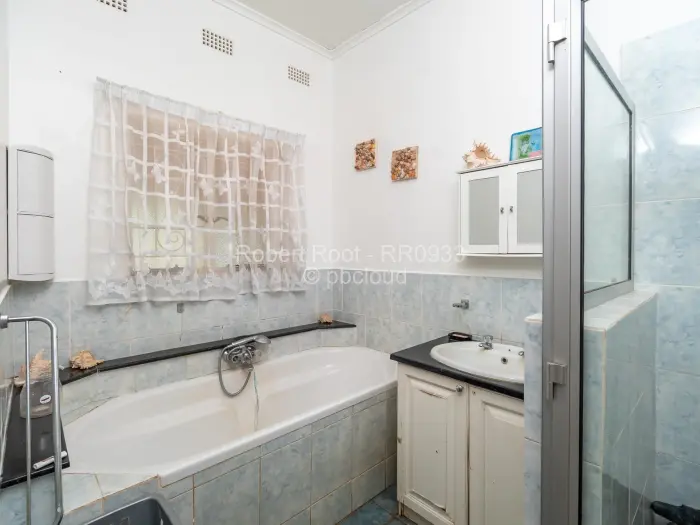 6 Bedroom House for Sale in Chisipite, Harare