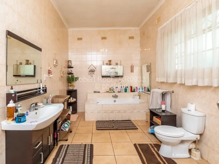 6 Bedroom House for Sale in Chisipite, Harare