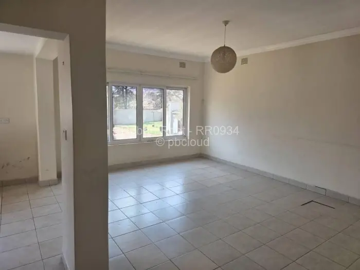 Flat/Apartment to Rent in Mabelreign, Harare