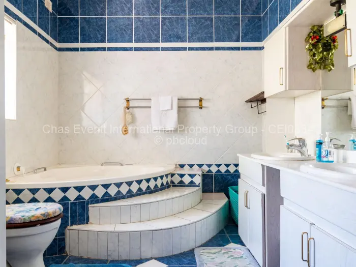 5 Bedroom House for Sale in Glen Lorne, Harare