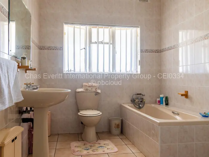 5 Bedroom House for Sale in Glen Lorne, Harare