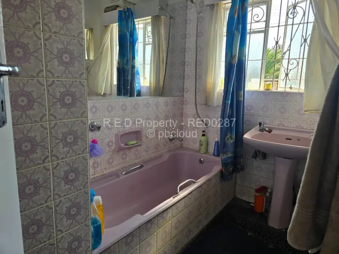 4 Bedroom House for Sale in Hillcrest, Bulawayo