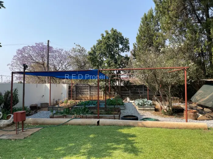 4 Bedroom House for Sale in Hillcrest, Bulawayo