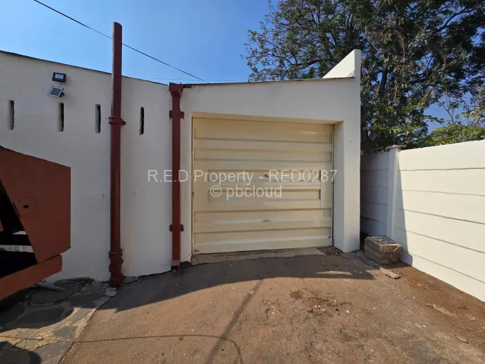 4 Bedroom House for Sale in Hillcrest, Bulawayo