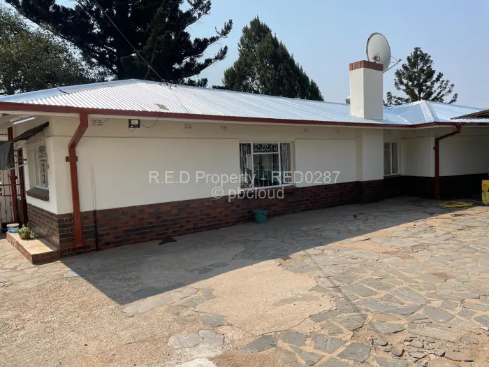 4 Bedroom House for Sale in Hillcrest, Bulawayo