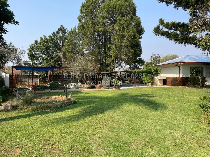 4 Bedroom House for Sale in Hillcrest, Bulawayo