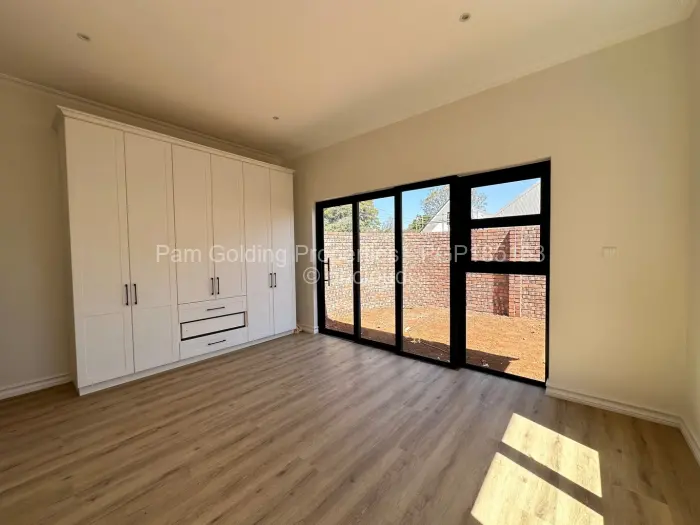 Townhouse/Complex/Cluster to Rent in Vainona, Harare