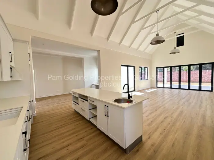 Townhouse/Complex/Cluster to Rent in Vainona, Harare