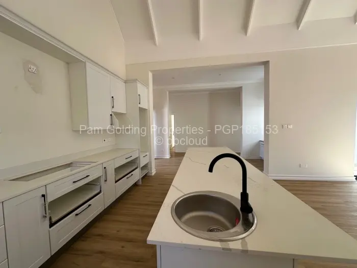 Townhouse/Complex/Cluster to Rent in Vainona, Harare