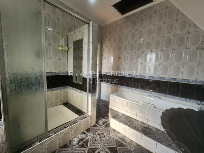4 Bedroom House to Rent in Hillside