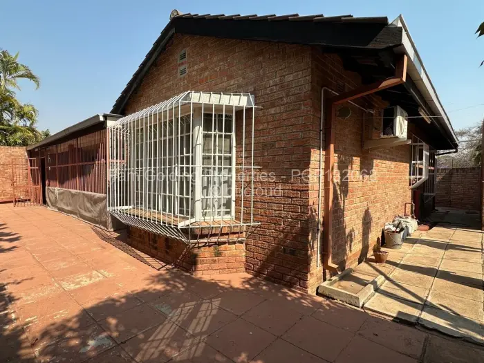Townhouse/Cluster for Sale in Hillside Byo, Bulawayo