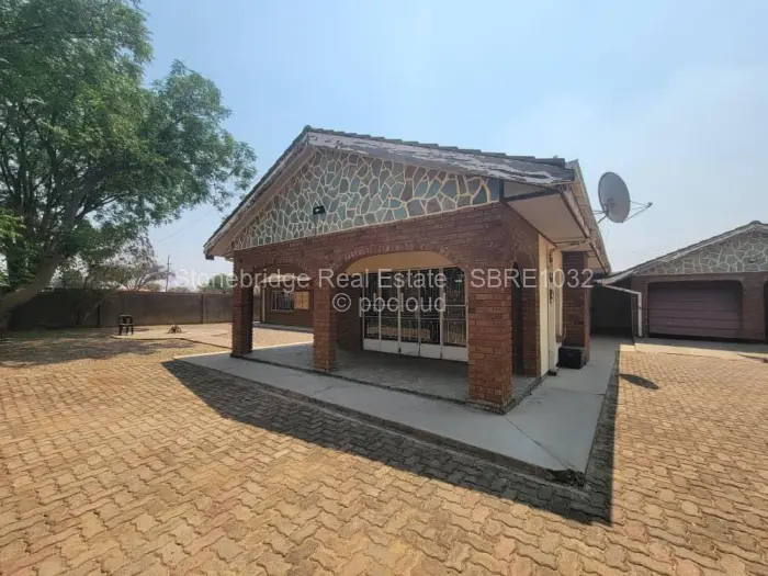 4 Bedroom House for Sale in Selbourne Park, Bulawayo