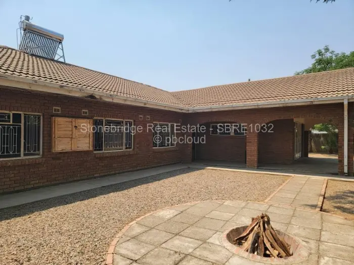 4 Bedroom House for Sale in Selbourne Park, Bulawayo