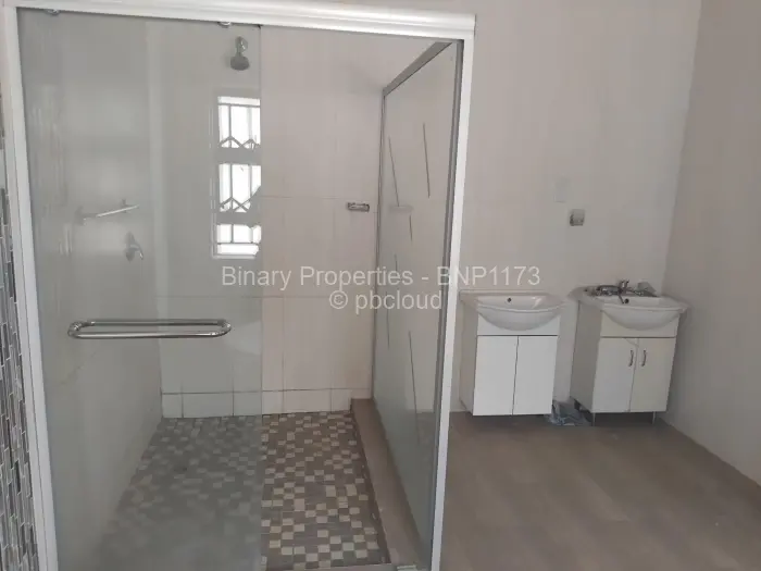 5 Bedroom House to Rent in Gletwin Park, Harare