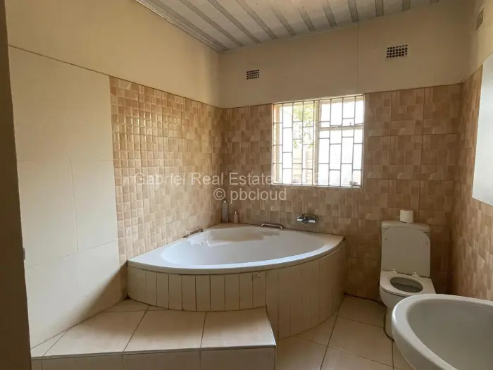 7 Bedroom House for Sale in Hatfield, Harare