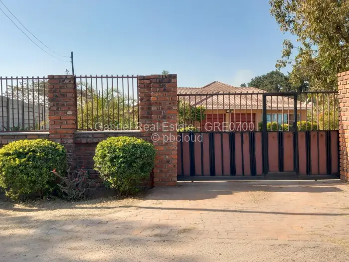 7 Bedroom House for Sale in Hatfield, Harare