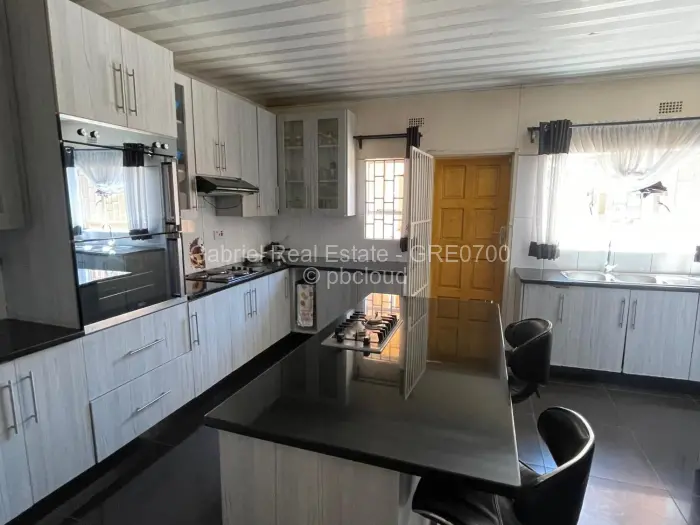 7 Bedroom House for Sale in Hatfield, Harare