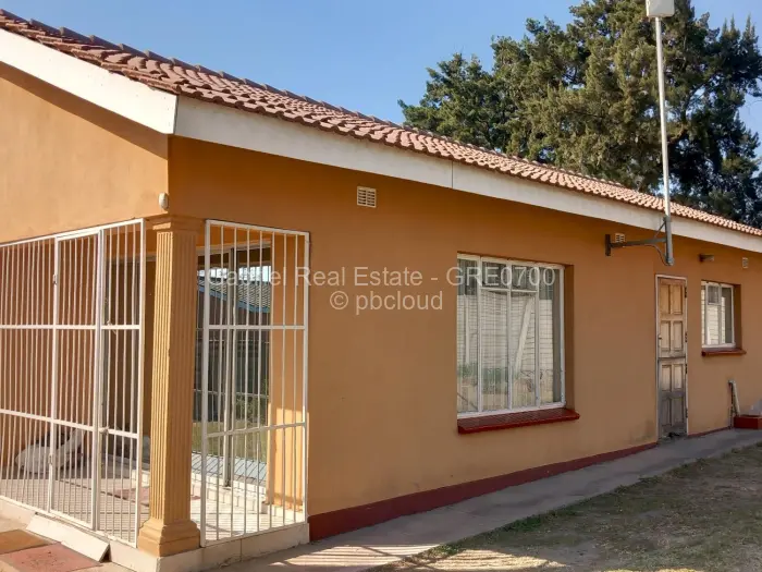 7 Bedroom House for Sale in Hatfield, Harare