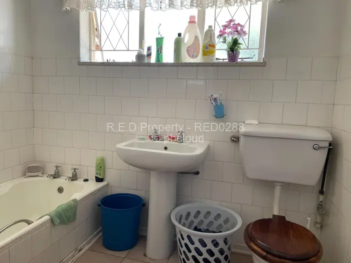 3 Bedroom House for Sale in Ilanda, Bulawayo