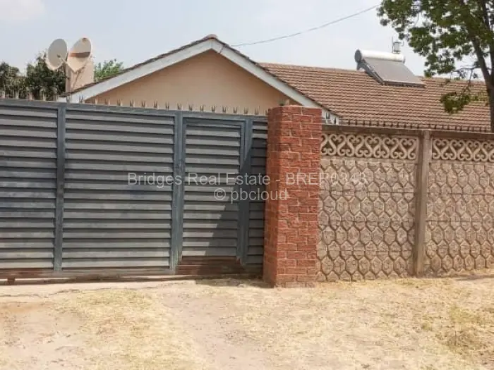 3 Bedroom House to Rent in Meyrick Park