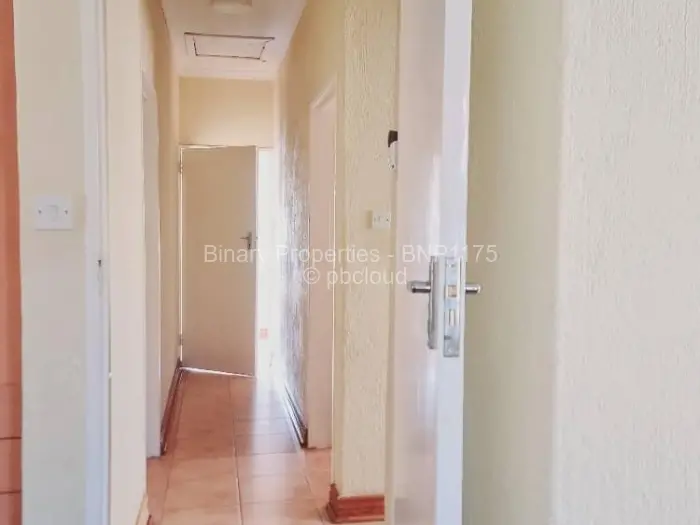 Townhouse/Complex/Cluster to Rent in Newlands