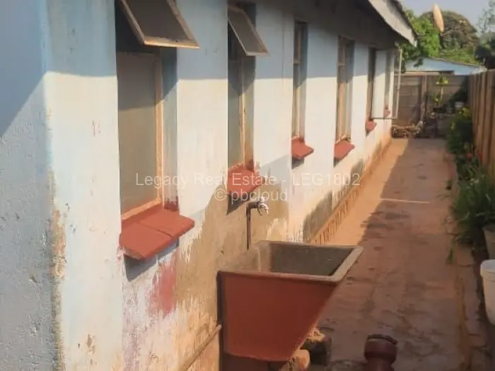 4 Bedroom House for Sale in Dzivarasekwa, Harare