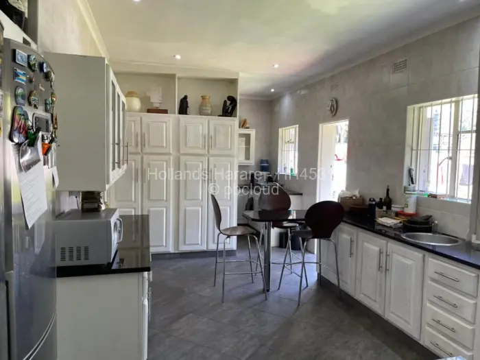 5 Bedroom House to Rent in Alexandra Park