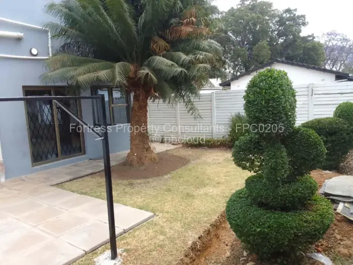 Townhouse/Complex/Cluster to Rent in Newlands