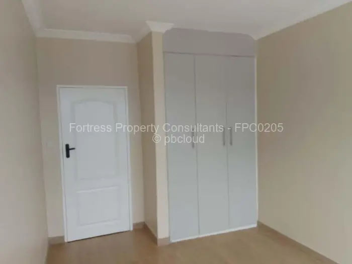 Townhouse/Complex/Cluster to Rent in Newlands