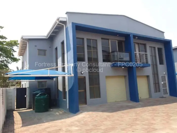 Townhouse/Complex/Cluster to Rent in Newlands