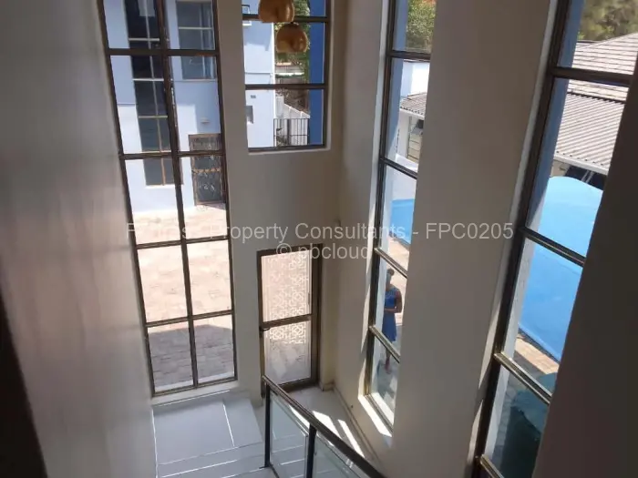 Townhouse/Complex/Cluster to Rent in Newlands