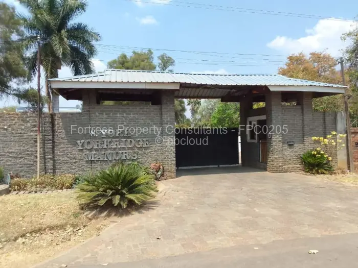 Townhouse/Complex/Cluster to Rent in Newlands