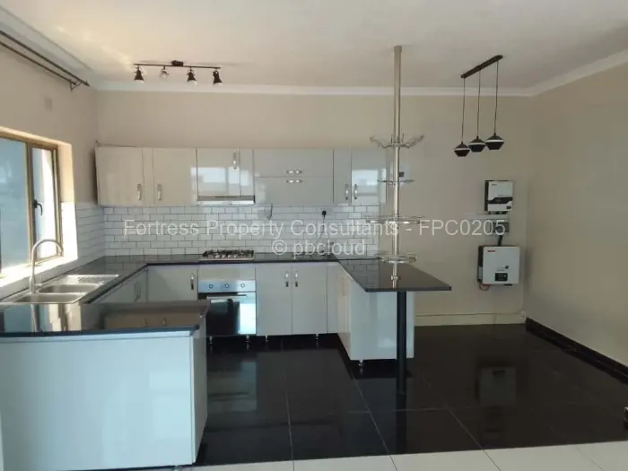 Townhouse/Complex/Cluster to Rent in Newlands