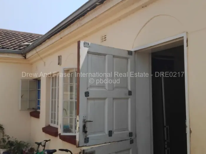 Townhouse/Complex/Cluster for Sale in Bluff Hill, Harare