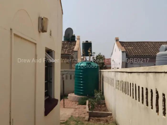 Townhouse/Complex/Cluster for Sale in Bluff Hill, Harare