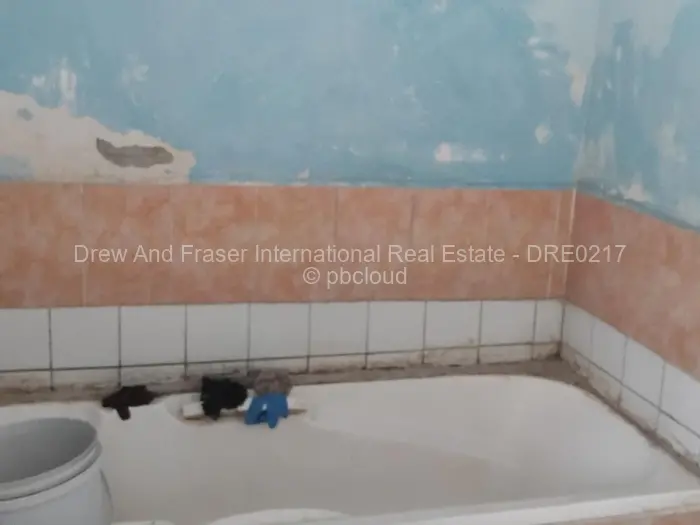 Townhouse/Complex/Cluster for Sale in Bluff Hill, Harare