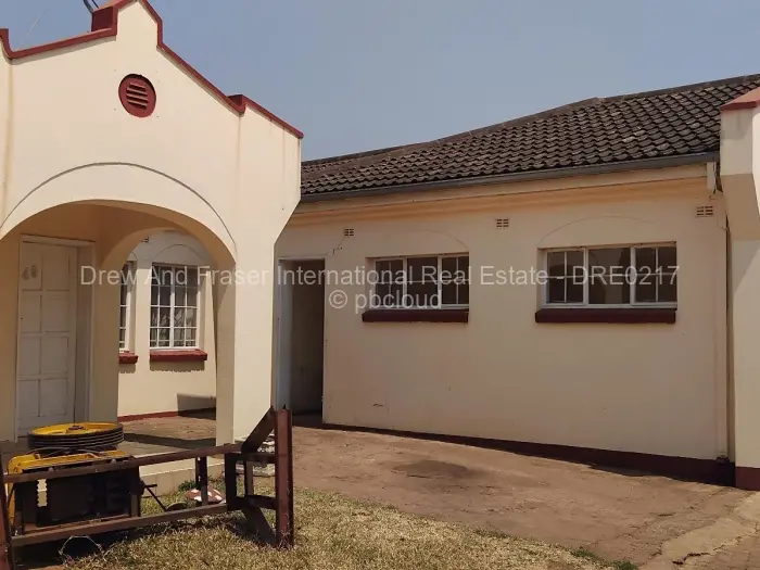 Townhouse/Complex/Cluster for Sale in Bluff Hill, Harare