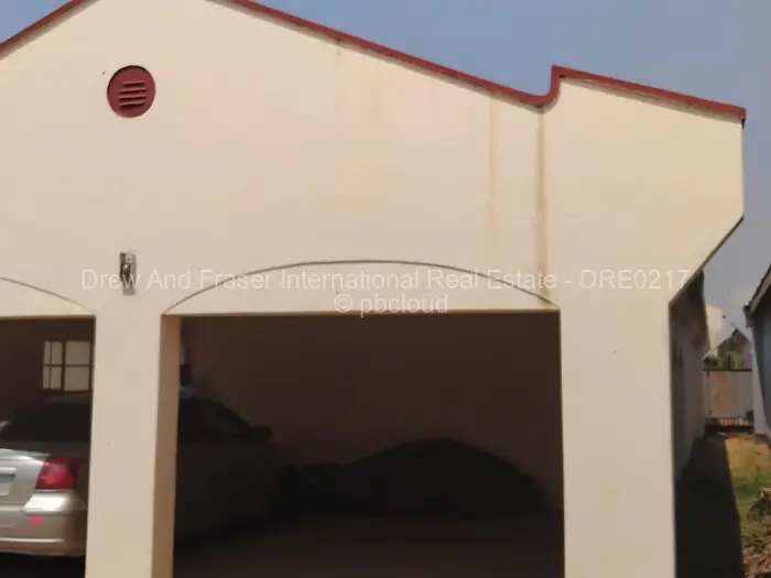 Townhouse/Complex/Cluster for Sale in Bluff Hill, Harare