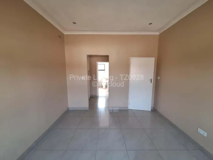 Townhouse/Complex/Cluster to Rent in Greendale North