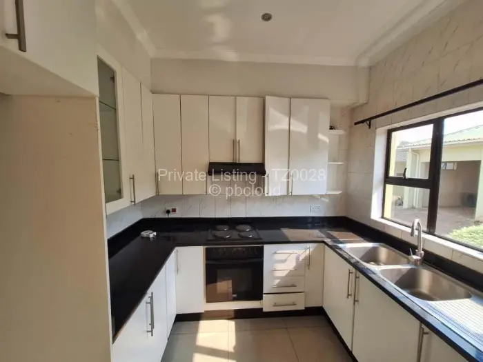 Townhouse/Complex/Cluster to Rent in Greendale North