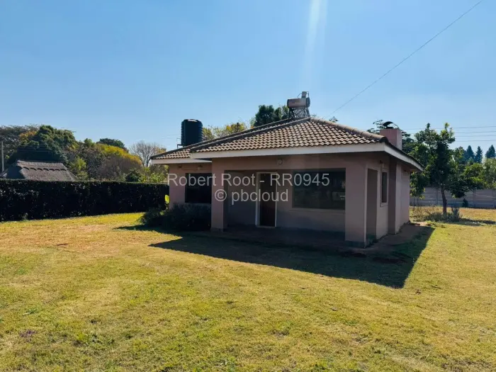 2 Bedroom Cottage/Garden Flat to Rent in Borrowdale, Harare