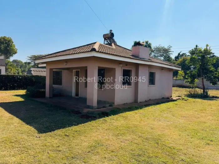 2 Bedroom Cottage/Garden Flat to Rent in Borrowdale, Harare