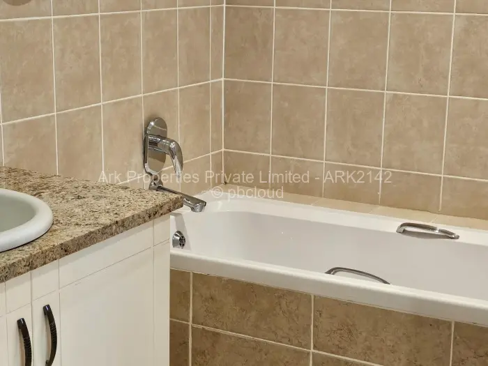 4 Bedroom House to Rent in Vainona