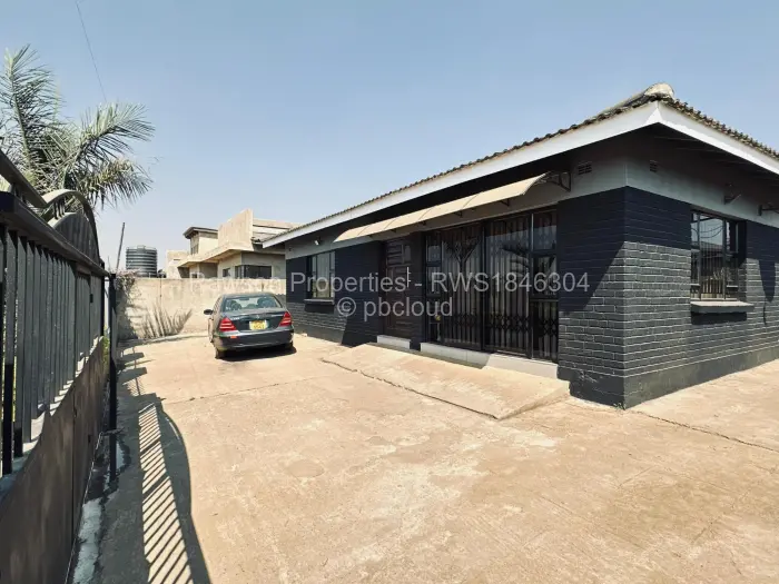 4 Bedroom House for Sale in Madokero Estates, Harare