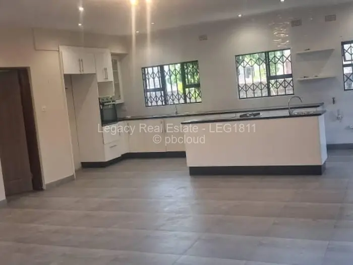 Townhouse/Complex/Cluster to Rent in Newlands