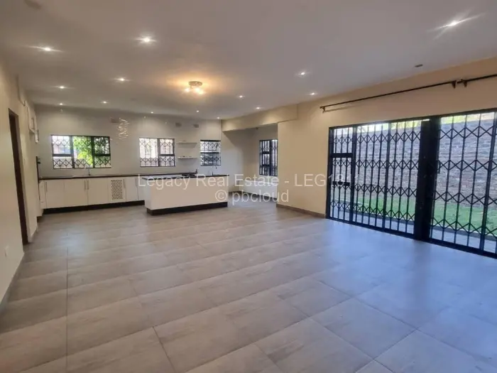 Townhouse/Complex/Cluster to Rent in Newlands