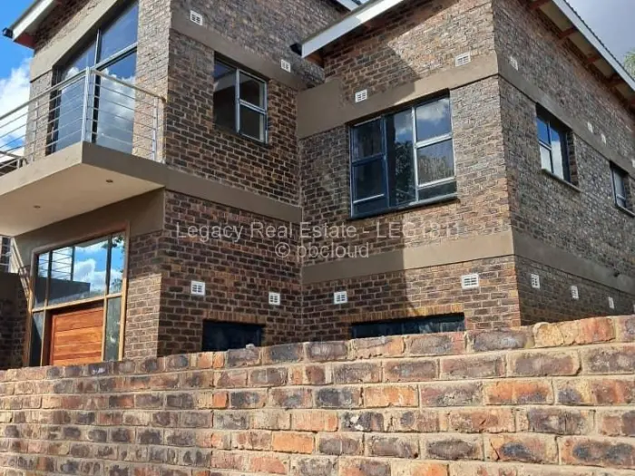 Townhouse/Complex/Cluster to Rent in Newlands