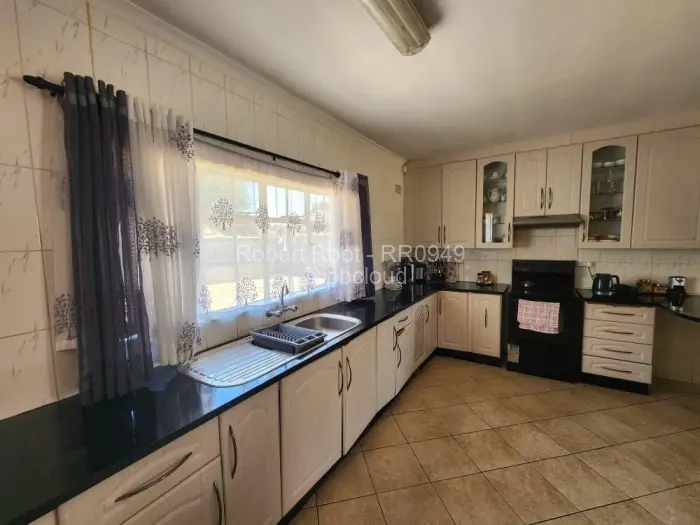 Townhouse/Complex/Cluster for Sale in Waterfalls, Harare