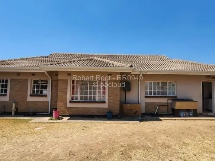 Townhouse/Cluster for Sale in Waterfalls, Harare