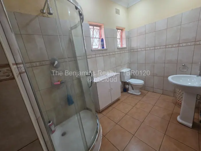 3 Bedroom House to Rent in Greystone Park